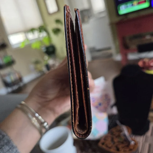 TUMI Large Brown Bifold Leather Wallet - Picture 5 of 6